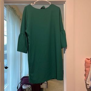 Green 3/4 sleeve dress with bow in the back